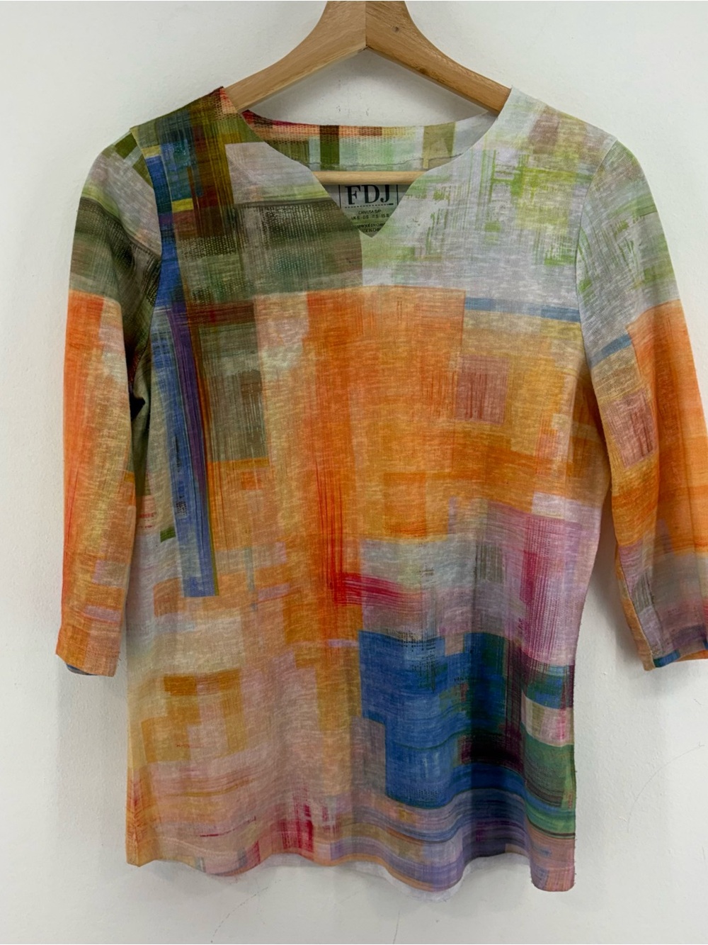 FDJ Artsy Abstract Print V-Neck Women's Top Size Small